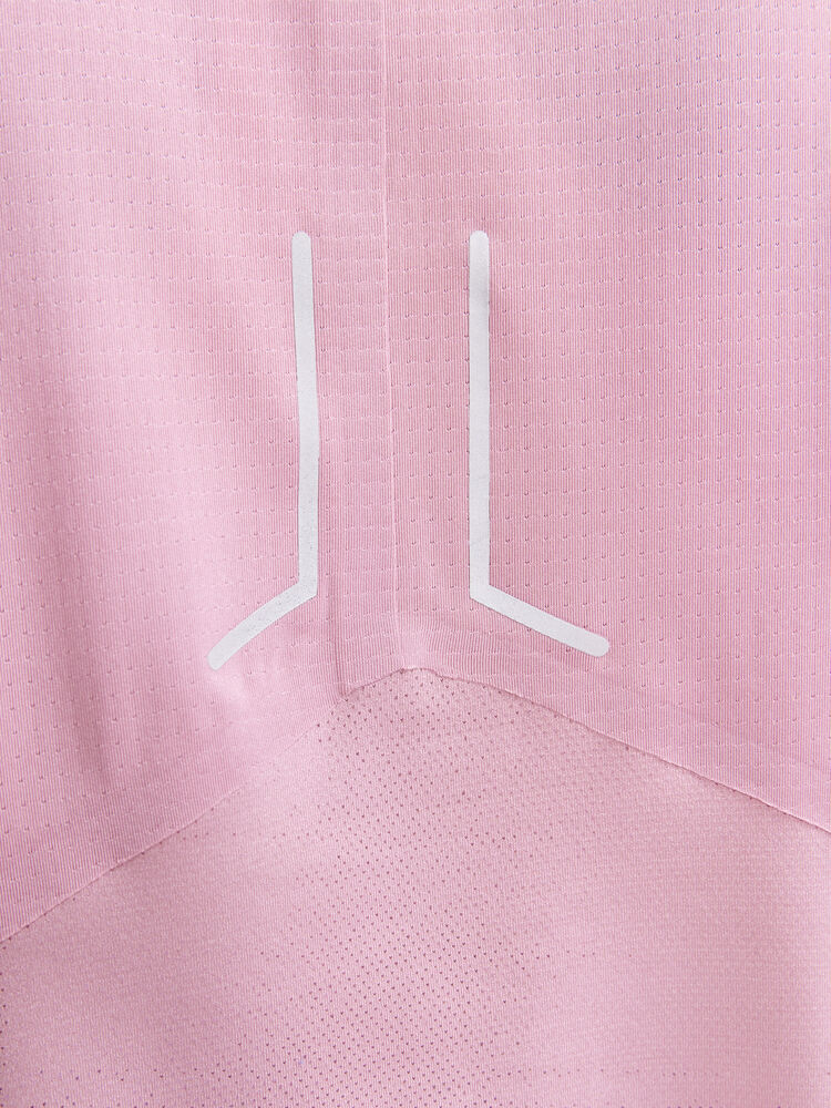 1910433-743000_PRO-Hypervent-SS-Tee-W_Closeup4