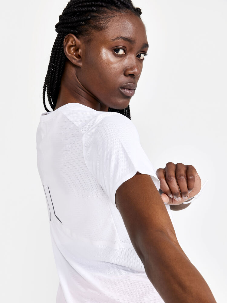 1910433-900000_PRO-Hypervent-SS-Tee-W_Closeup3
