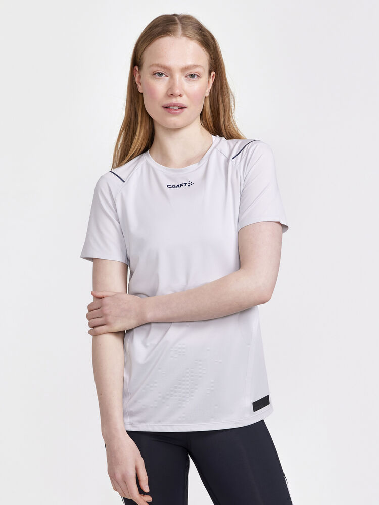 1910433-932000_PRO-Hypervent-SS-Tee-W_Closeup1