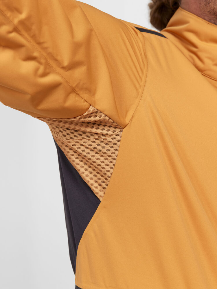 1910525-574992_Adv-Endur-Hydro-Jacket-M_Closeup5