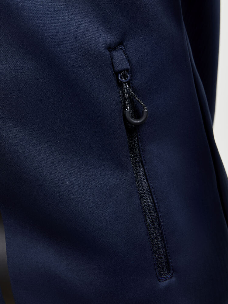 1910992-396000_ADV-Explore-Soft-Shell-Jacket-M_Closeup3