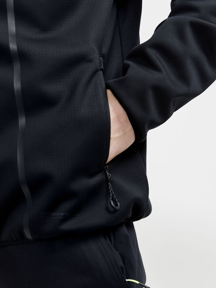 1910992-999000_ADV-Explore-Soft-Shell-Jacket-M_Closeup3