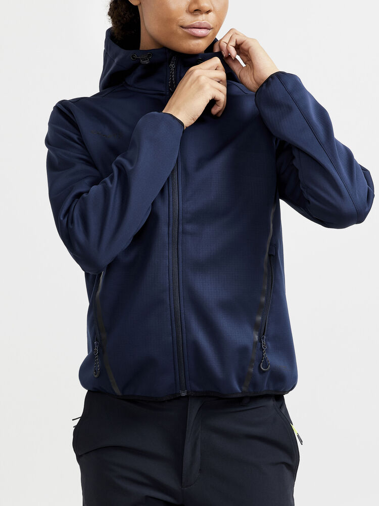 1910993-396000_ADV-Explore-Soft-Shell-Jacket-W_Closeup1