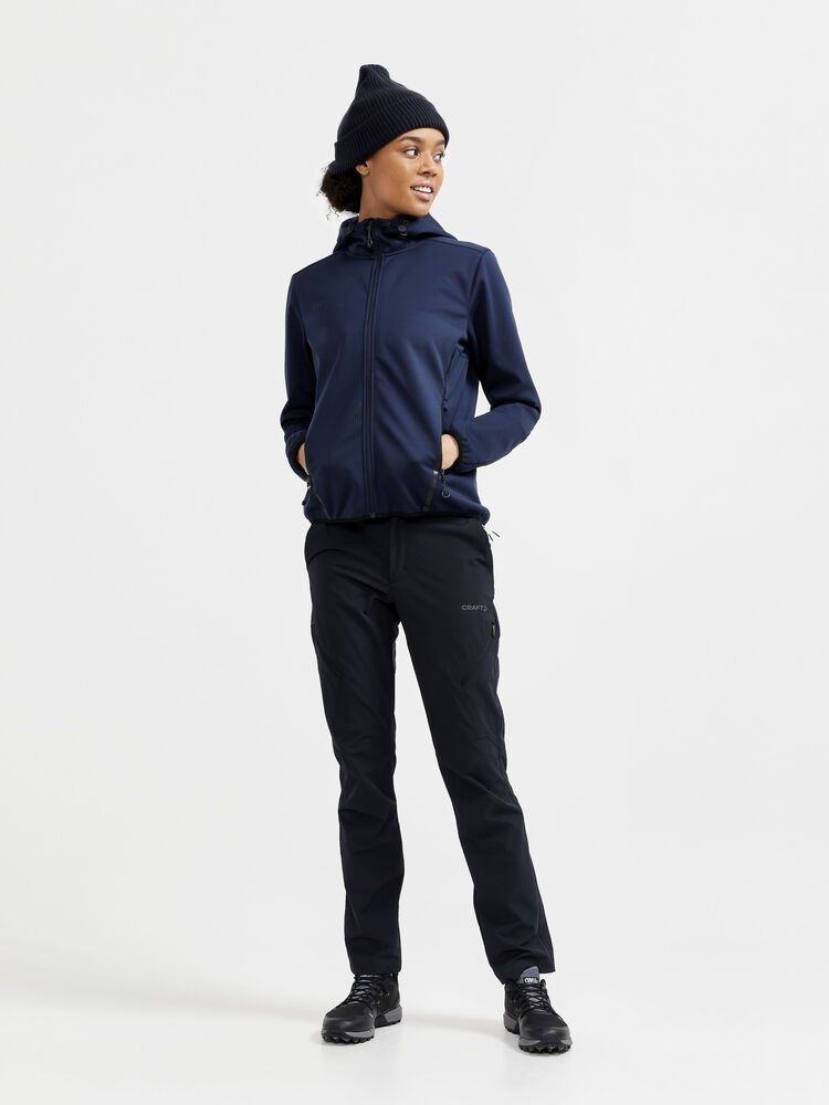 1910993-396000_ADV-Explore-Soft-Shell-Jacket-W_Closeup5