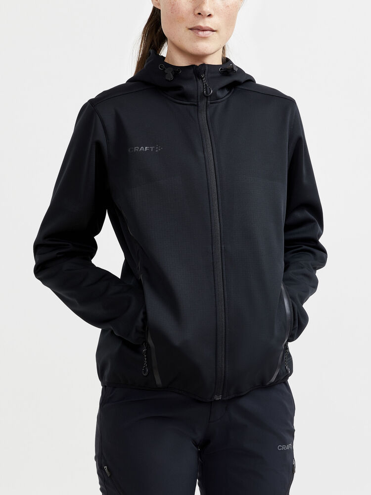 1910993-999000_ADV-Explore-Soft-Shell-Jacket-W_Closeup1