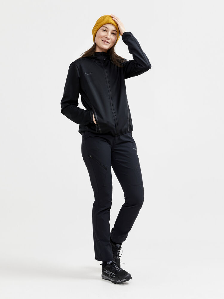 1910993-999000_ADV-Explore-Soft-Shell-Jacket-W_Closeup5