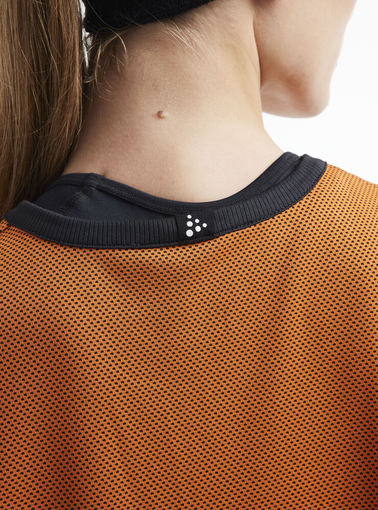 1911110-575999_Progress-Reversible-Basket-Singlet-W_Closeup4