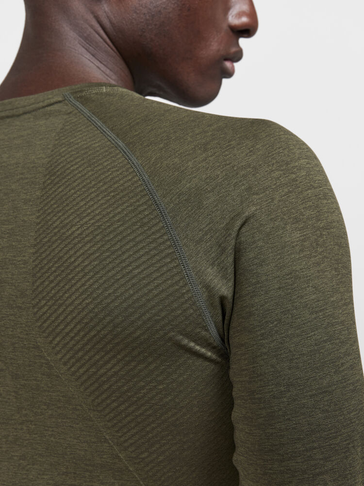 1911157-680000_CORE-Dry-Active-Comfort-LS-M_Closeup3