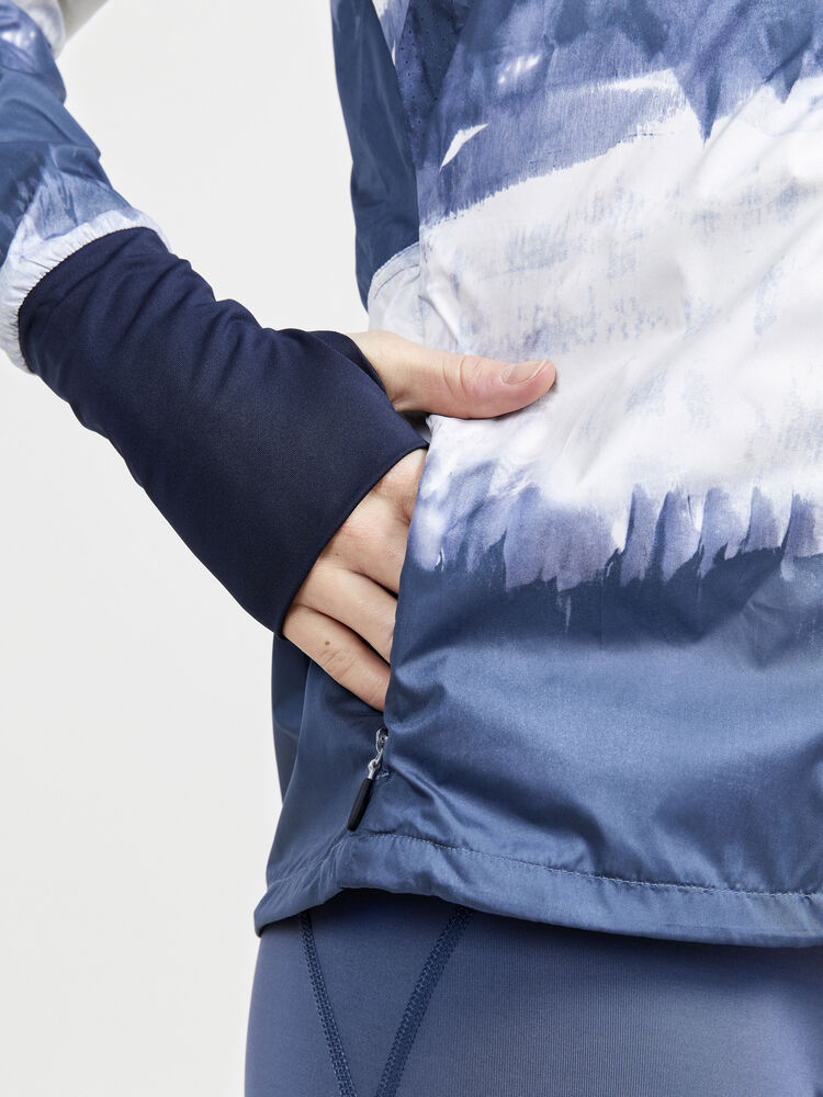 1911241-007375_ADV-Essence-Wind-Jacket-W_Closeup3