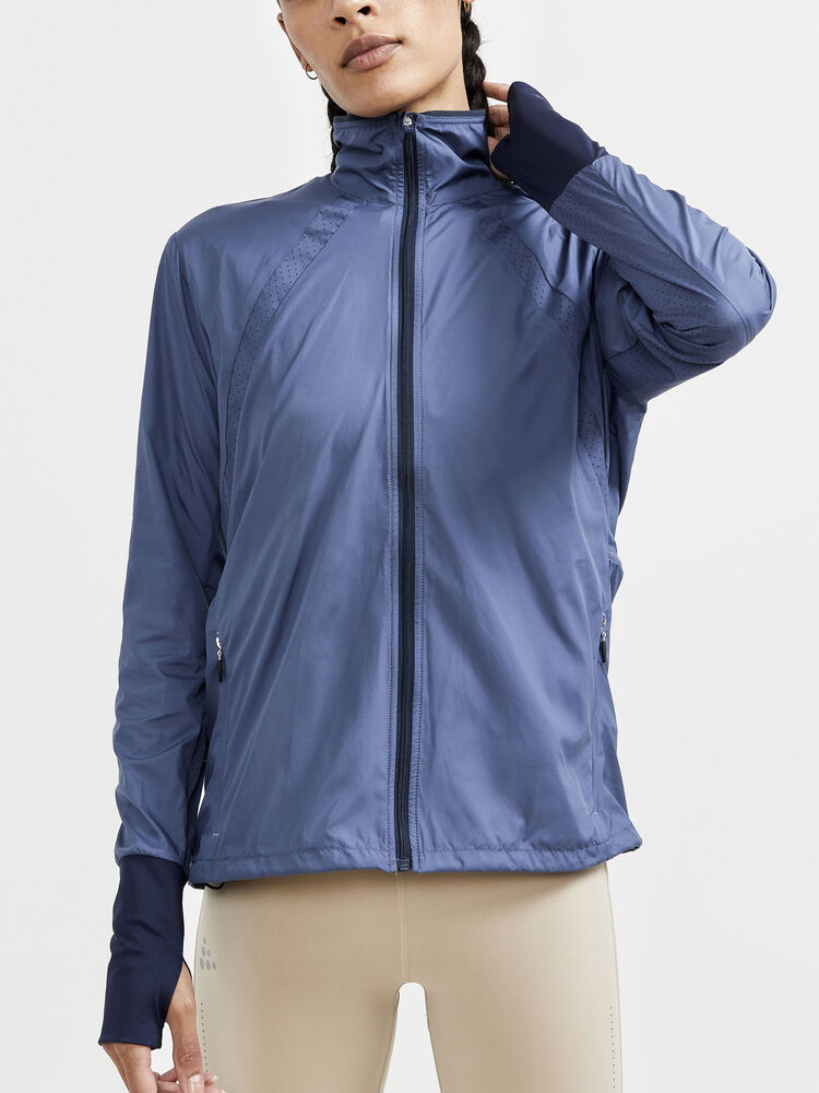 1911241-300000_ADV-Essence-Wind-Jacket-W_Closeup1