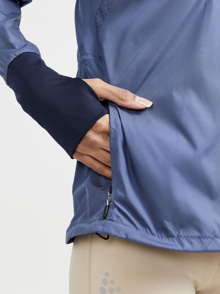 1911241-300000_ADV-Essence-Wind-Jacket-W_Closeup4