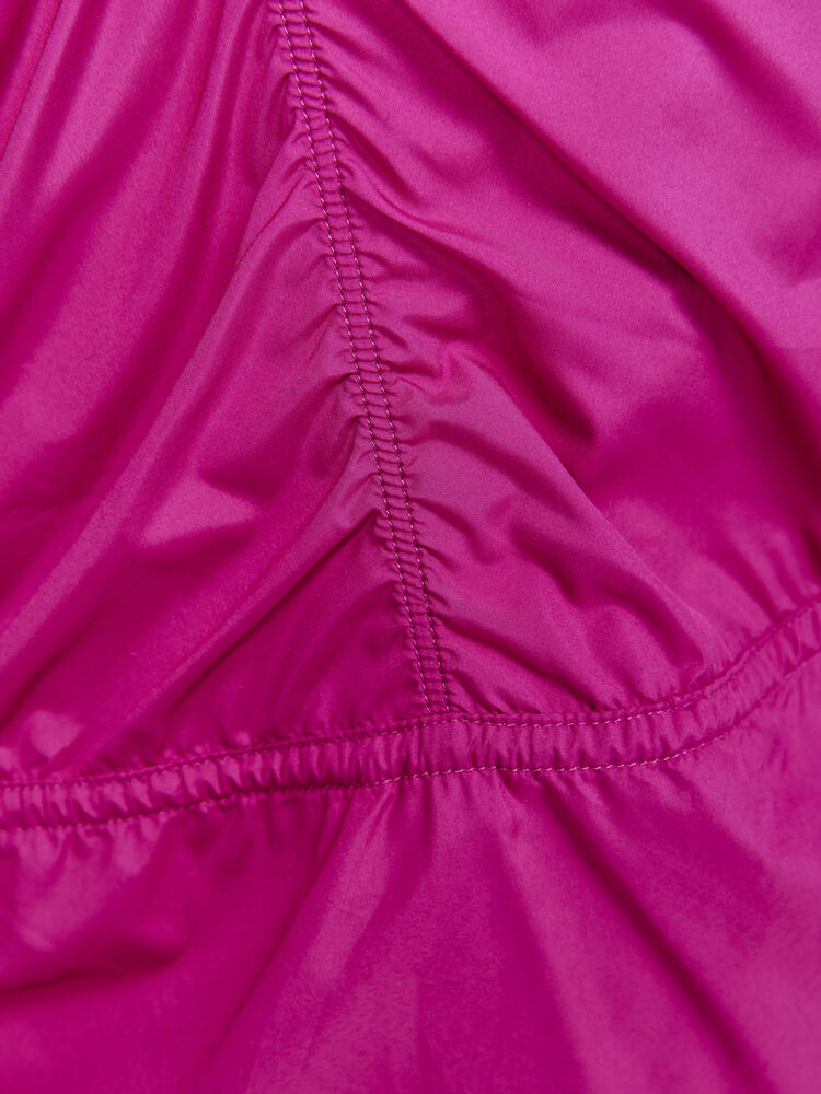 1911241-486000_ADV-Essence-Wind-Jacket-W_Closeup4