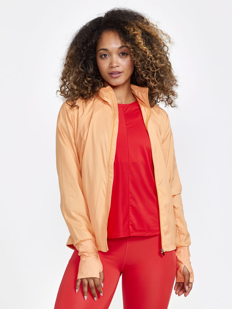 1911241-582000_ADV-Essence-Wind-Jacket-W_Closeup1