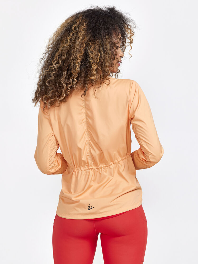 1911241-582000_ADV-Essence-Wind-Jacket-W_Closeup2