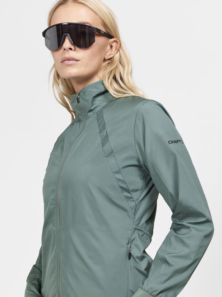 1911241-626000_ADV-Essence-Wind-Jacket-W_Closeup3