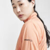 1911241-716000_ADV-Essence-Wind-Jacket-W_Closeup3
