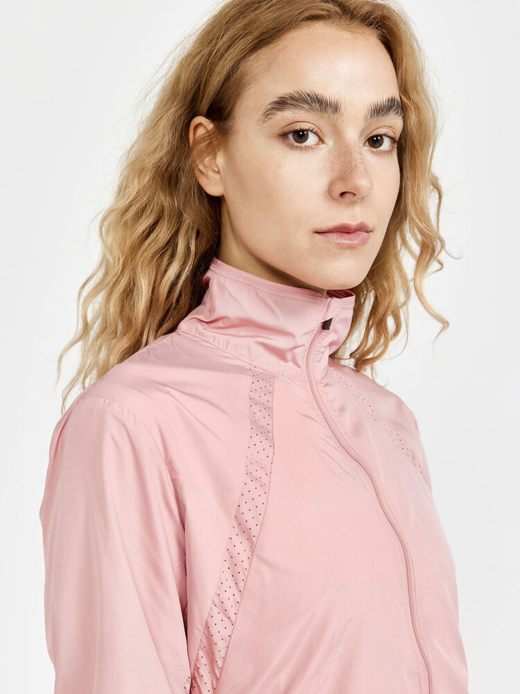 1911241-721000_ADV-Essence-Wind-Jacket-W_Closeup3