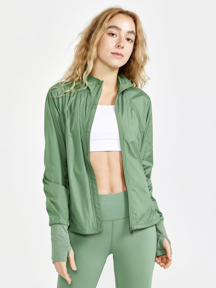 1911241-812000_ADV-Essence-Wind-Jacket-W_Closeup1