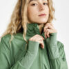 1911241-812000_ADV-Essence-Wind-Jacket-W_Closeup3