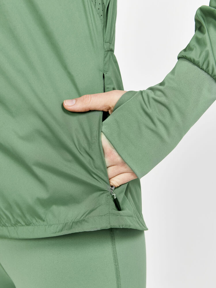1911241-812000_ADV-Essence-Wind-Jacket-W_Closeup4
