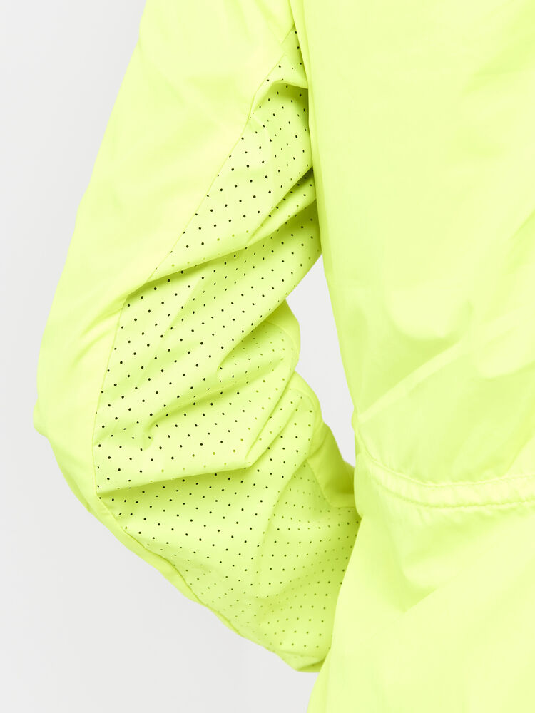 1911241-851000_ADV-Essence-Wind-Jacket-W_Closeup3