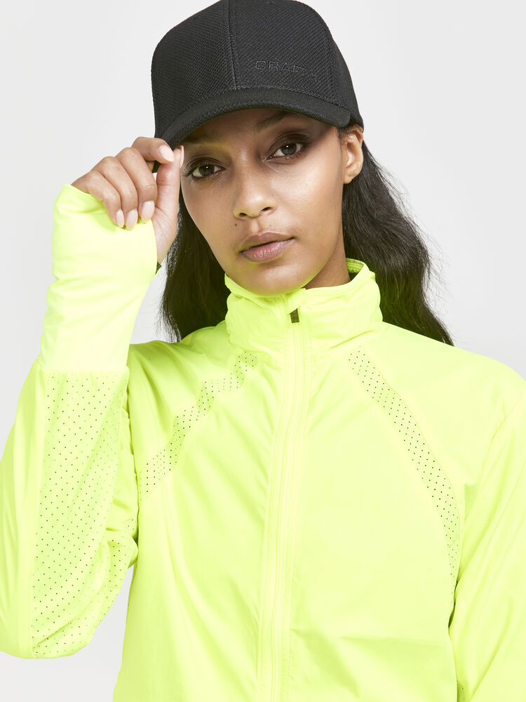 1911241-851000_ADV-Essence-Wind-Jacket-W_Closeup4
