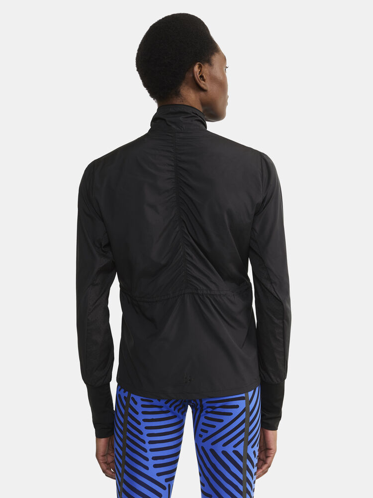 1911241-999000_ADV-ESSENCE-WIND-JACKET-W_closeup_4988