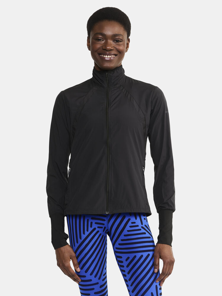 1911241-999000_ADV-ESSENCE-WIND-JACKET-W_closeup_4996