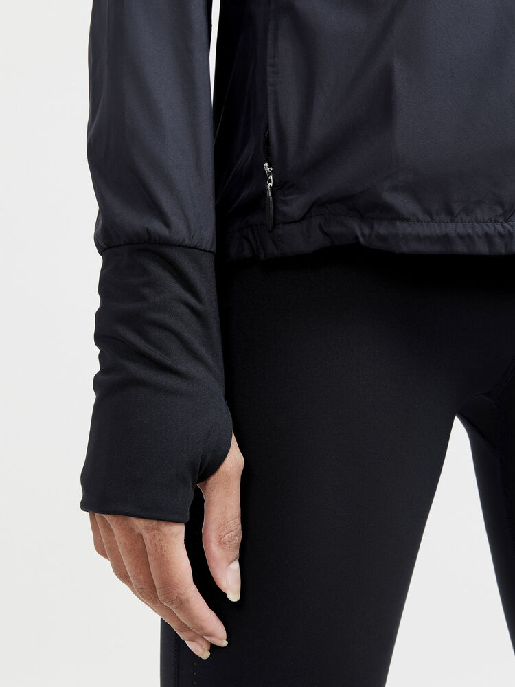 1911241-999000_ADV-Essence-Wind-Jacket-W_Closeup4