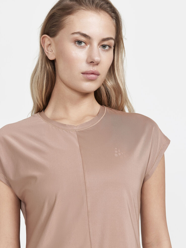 1911242-224000_Core-Essence-SS-Tee-W_Closeup3