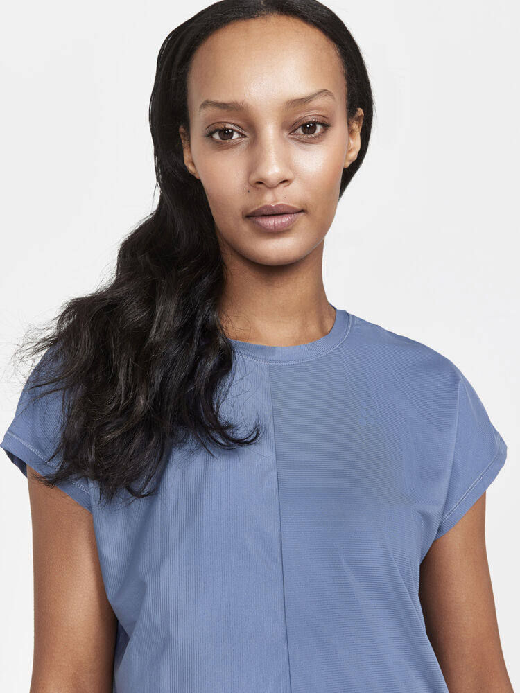 1911242-362000_Core-Essence-SS-Tee-W_Closeup3