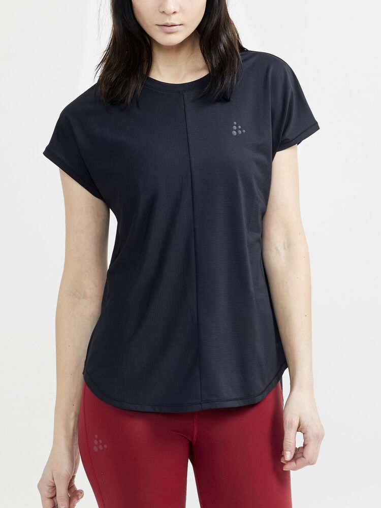 1911242-999000_CORE-Charge-Rib-Tee-W_Closeup1