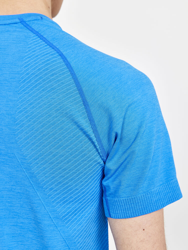 1911678-340000_CORE-Dry-Active-Comfort-SS-M_Closeup4