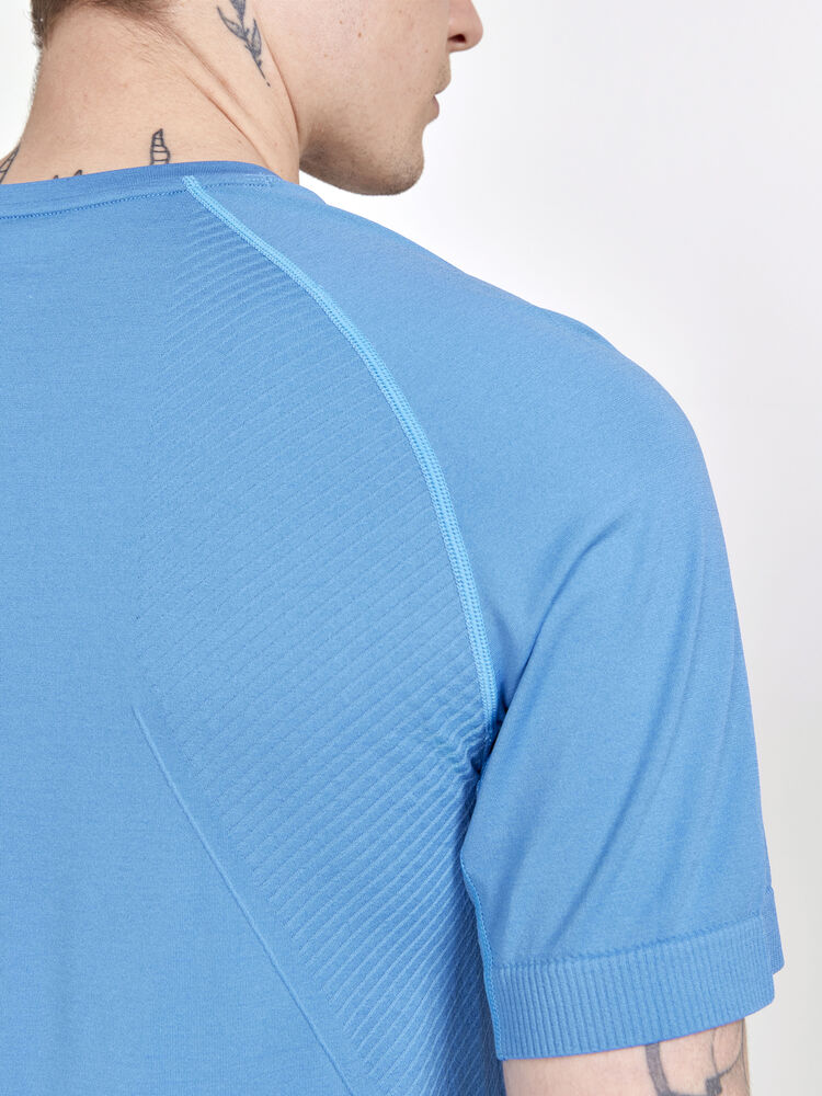 1911678-379000_CORE-Dry-Active-Comfort-SS-M_Closeup4