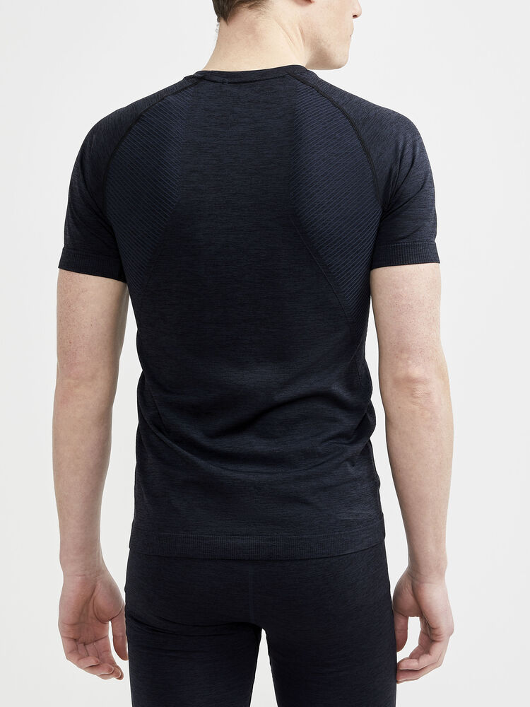 1911678-999000_CORE-Dry-Active-Comfort-SS-M_Closeup2