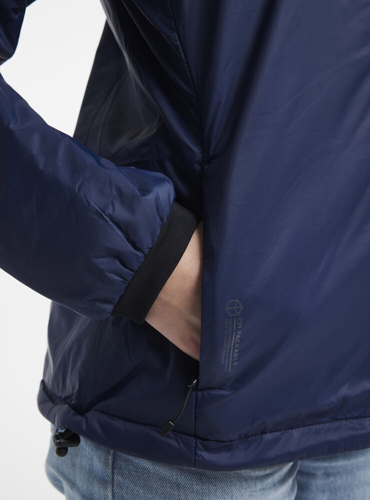 1912216-396000_CORE-Light-Padded-Jacket-W_Closeup4