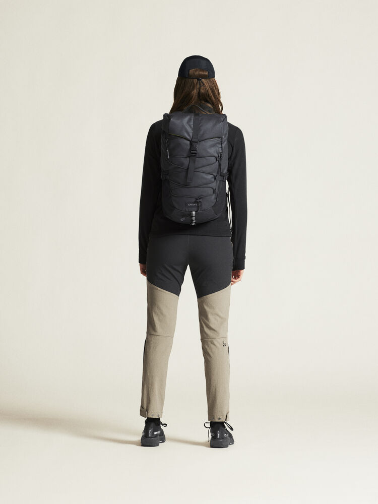 1913803-237000_PRO-Explore-Hiking-Pants-W_closeup3