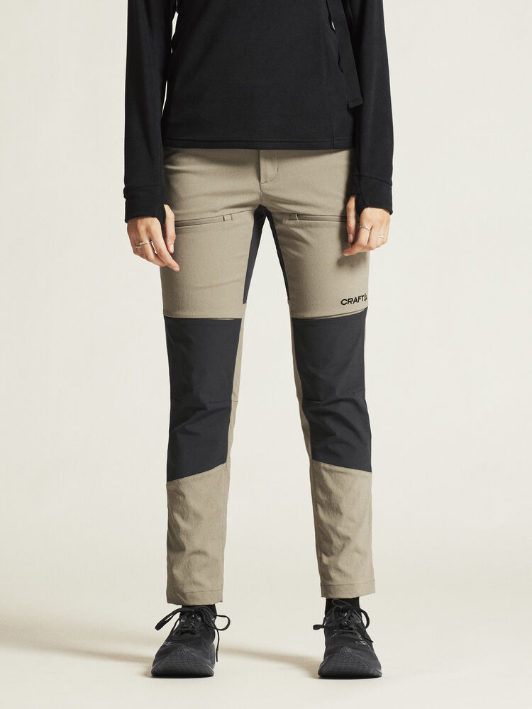 1913803-237000_PRO-Explore-Hiking-Pants-W_closeup4