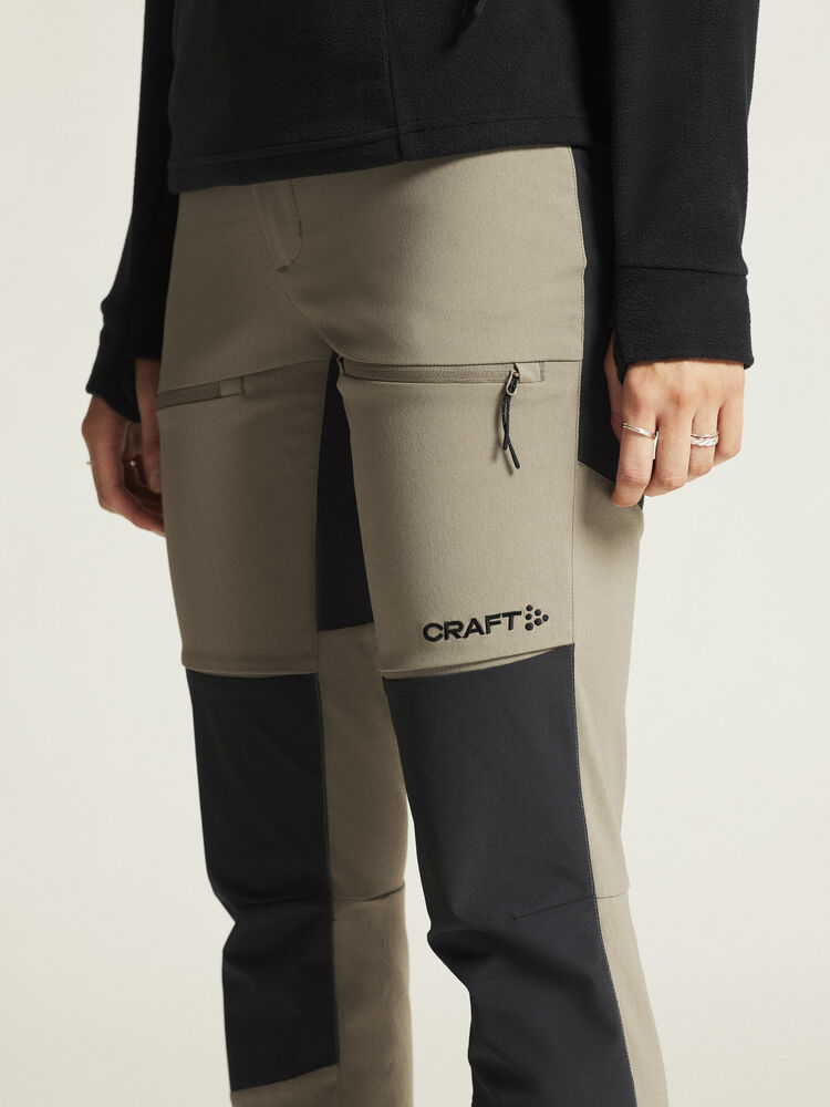 1913803-237000_PRO-Explore-Hiking-Pants-W_closeup5
