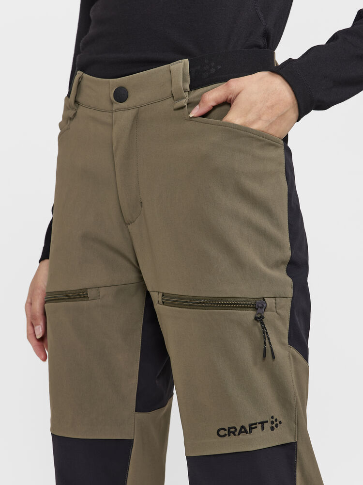 1913803-664000_PRO-Explore-Hiking-Pant-W_Closeup3