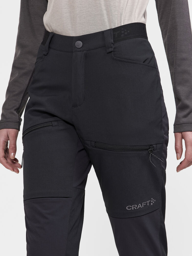 1913803-999000_PRO-Explore-Hiking-Pant-W_Closeup3