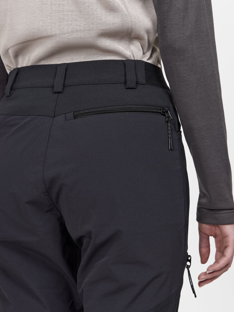 1913803-999000_PRO-Explore-Hiking-Pant-W_Closeup4