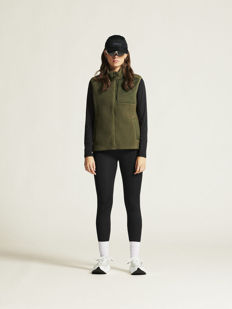 1913811-664000_ADV-Explore-Pile-Fleece-Vest-W_closeup1