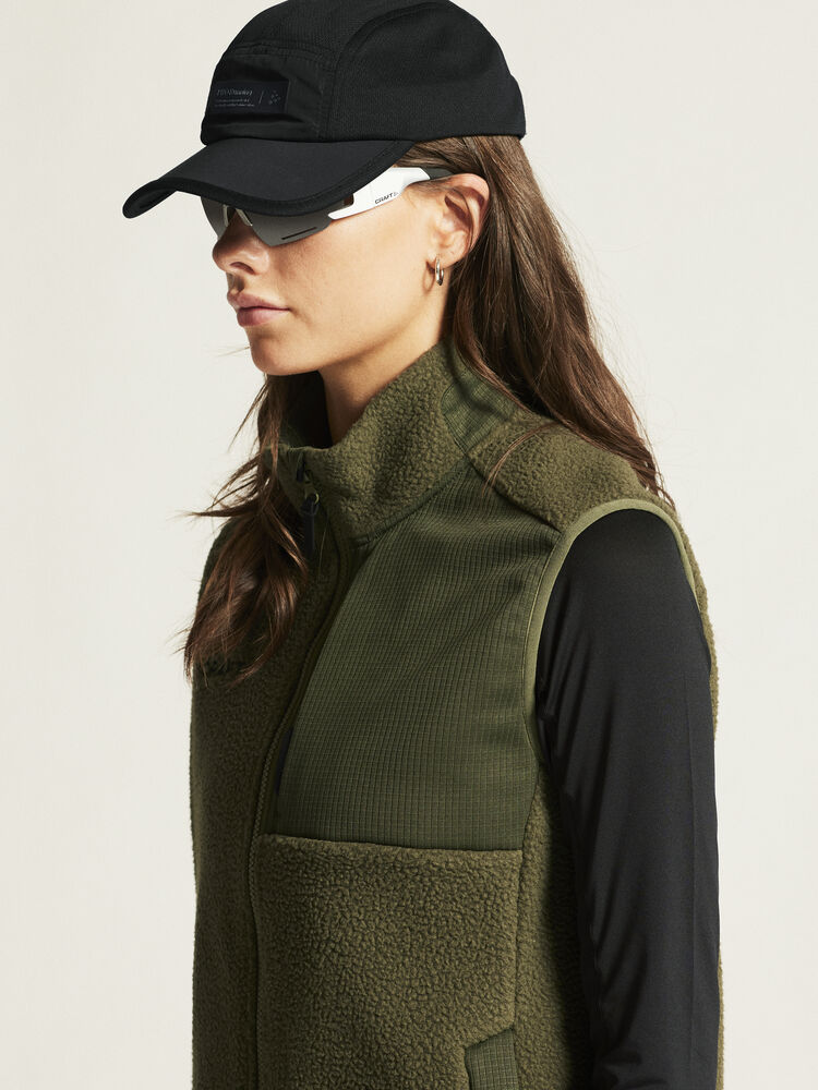 1913811-664000_ADV-Explore-Pile-Fleece-Vest-W_closeup5