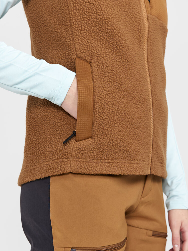 1913811-685100_ADV-Explore-Pile-Fleece-Vest-W_Closeup4