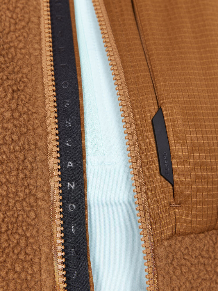 1913811-685100_ADV-Explore-Pile-Fleece-Vest-W_Closeup5