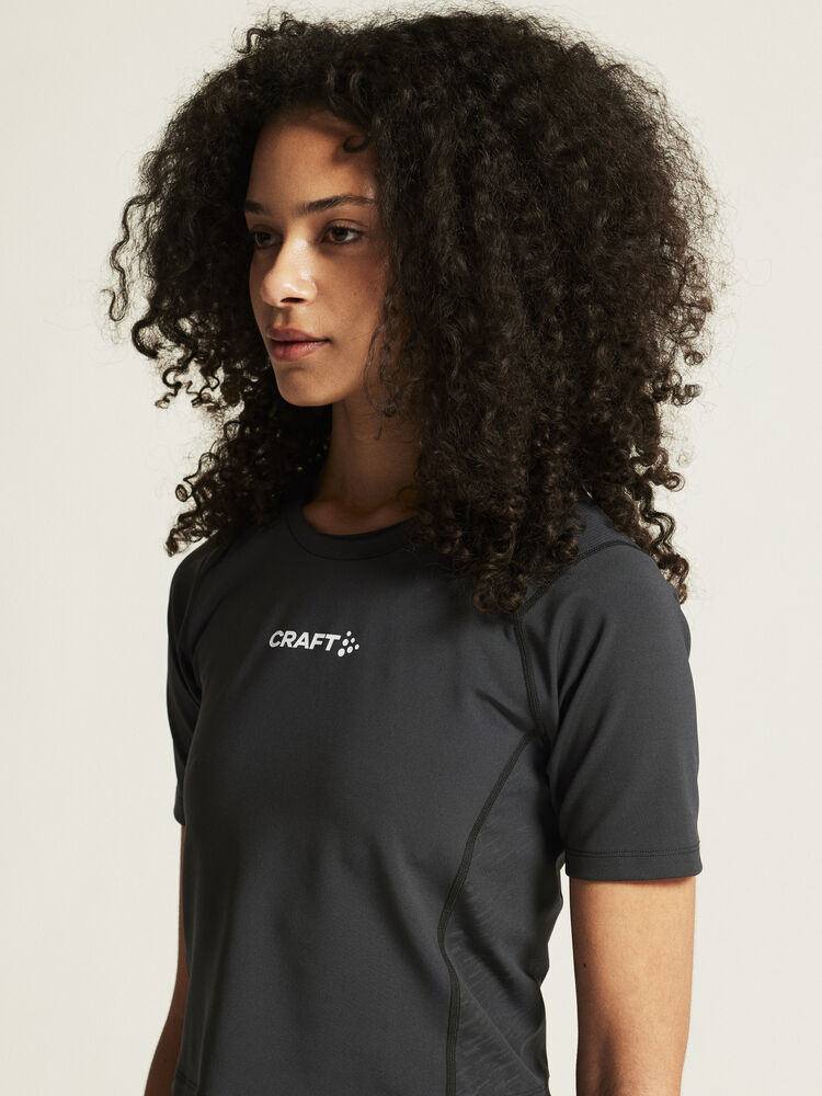 1914664-999000_Rush-2-Crop-Tee-W_closeup6