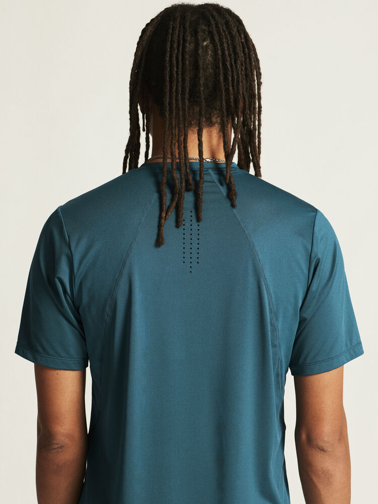1914792-629000_ADV-Essence-SS-Tee-2-M_closeup7
