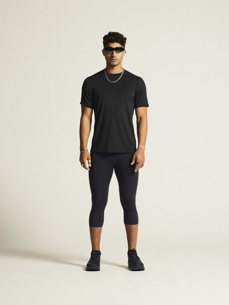 1914792-999000_ADV-Essence-SS-Tee-2-M_closeup1