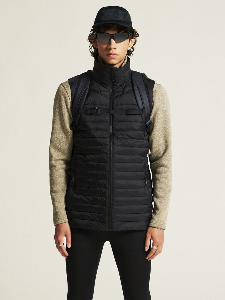 1915254-999000_ADV-Explore-Lt-Down-Vest-M_closeup4
